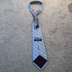 Roundtree & Yorke Tie 🌈